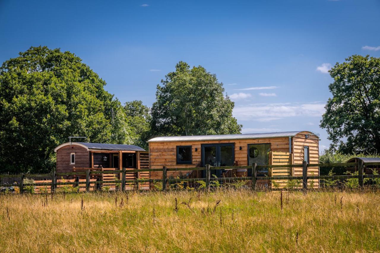 Отель Abberley Shepherds Hut - Ockeridge Rural Retreats Wichenford Экстерьер фото