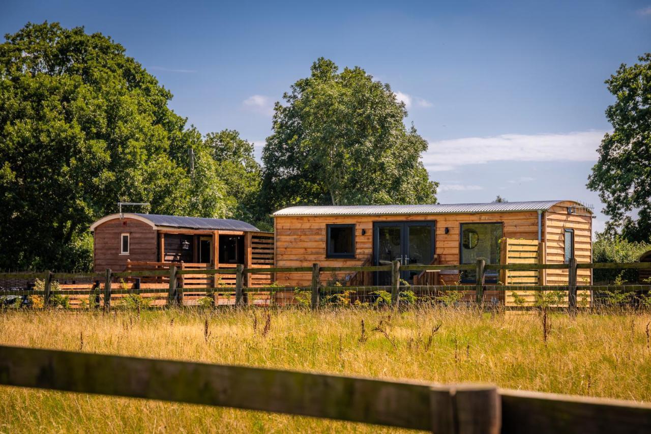 Отель Abberley Shepherds Hut - Ockeridge Rural Retreats Wichenford Экстерьер фото