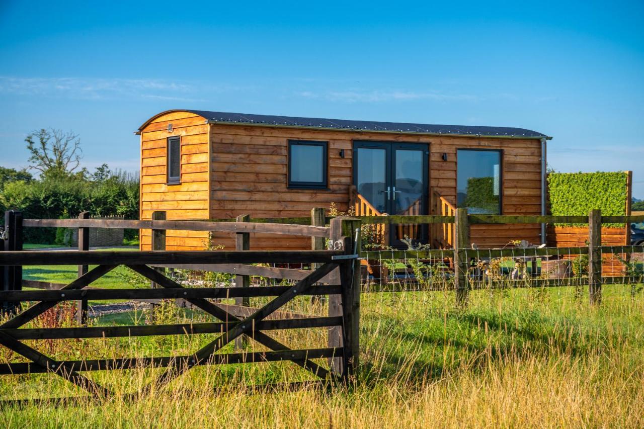 Отель Abberley Shepherds Hut - Ockeridge Rural Retreats Wichenford Экстерьер фото