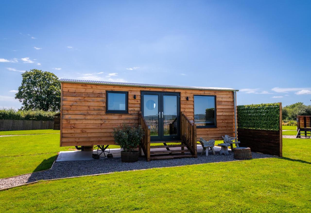 Отель Abberley Shepherds Hut - Ockeridge Rural Retreats Wichenford Экстерьер фото