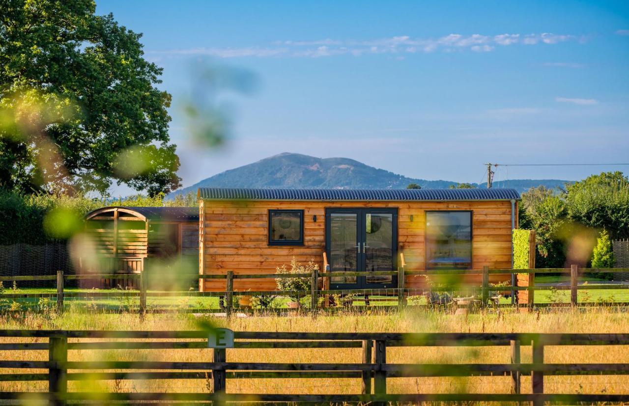 Отель Abberley Shepherds Hut - Ockeridge Rural Retreats Wichenford Экстерьер фото