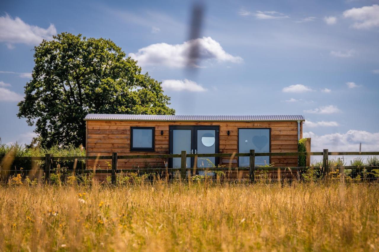 Отель Abberley Shepherds Hut - Ockeridge Rural Retreats Wichenford Экстерьер фото