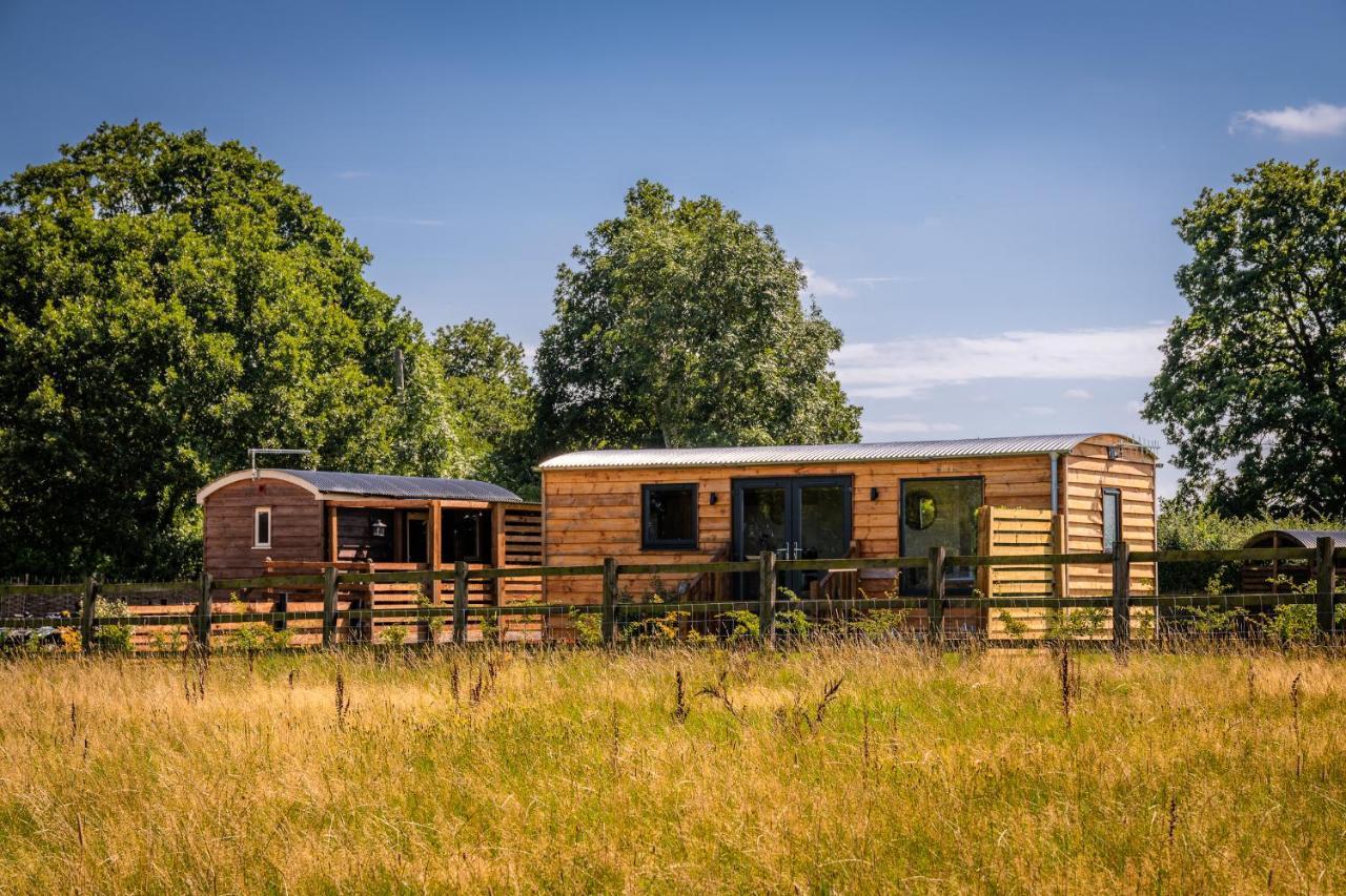 Отель Abberley Shepherds Hut - Ockeridge Rural Retreats Wichenford Экстерьер фото