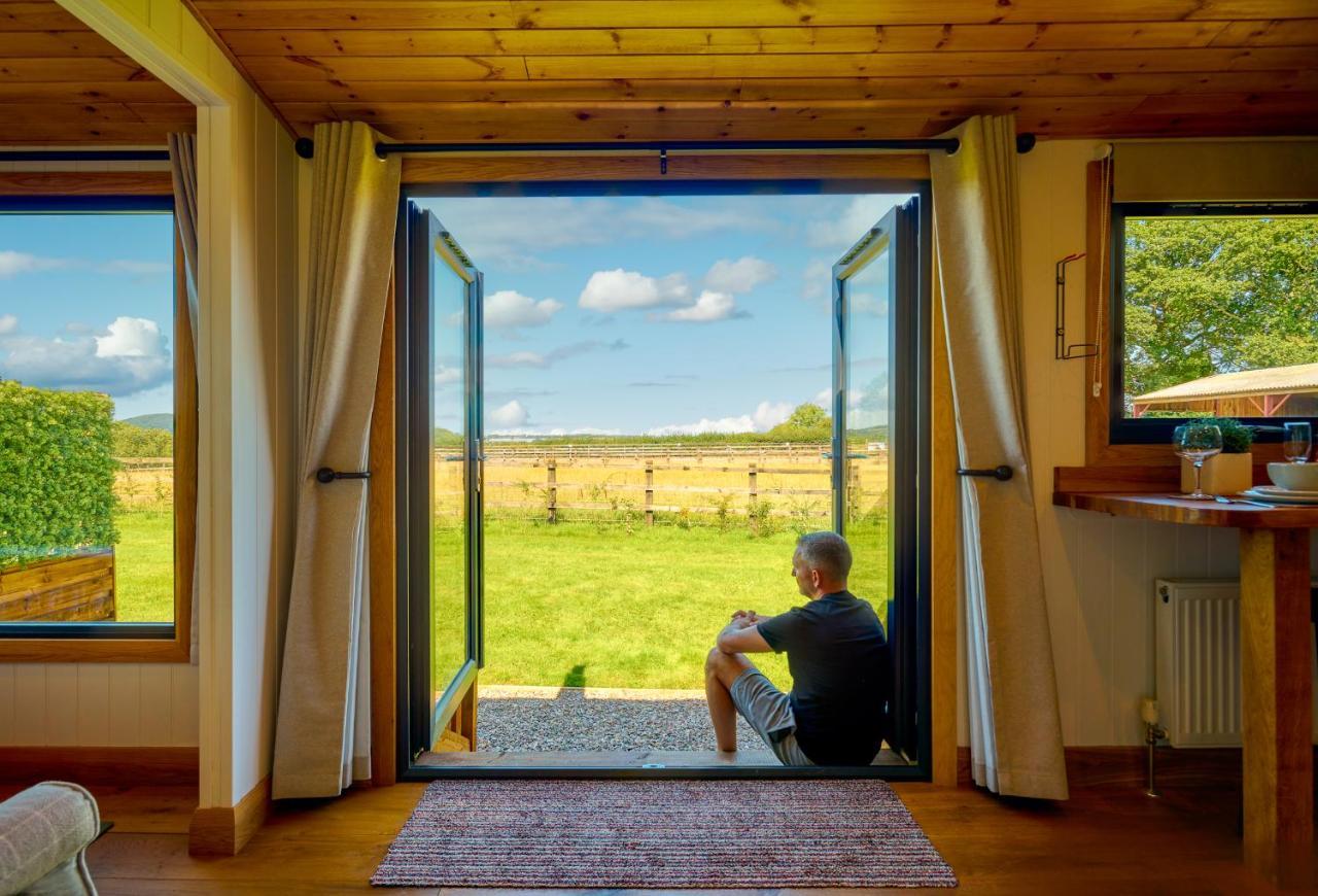 Отель Abberley Shepherds Hut - Ockeridge Rural Retreats Wichenford Экстерьер фото