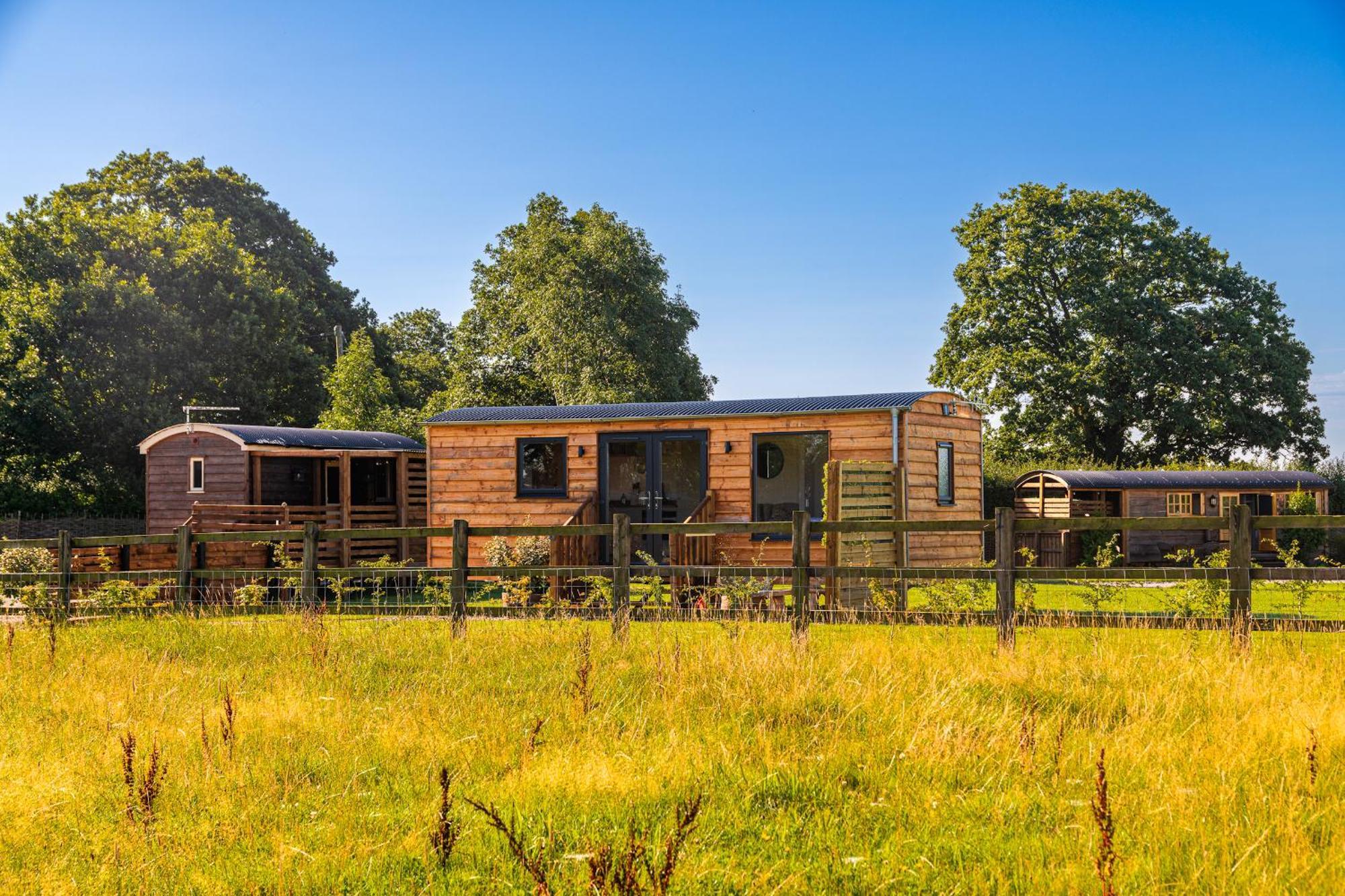 Отель Abberley Shepherds Hut - Ockeridge Rural Retreats Wichenford Экстерьер фото