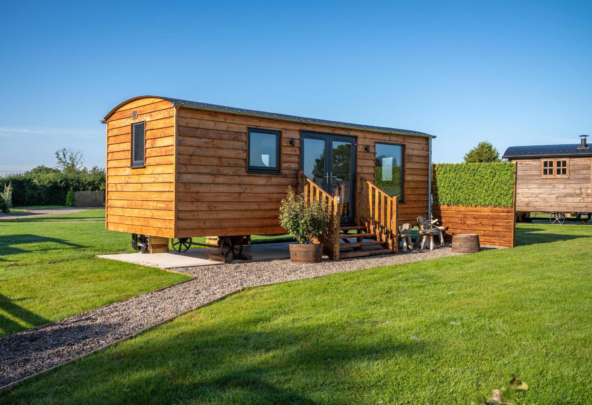 Отель Abberley Shepherds Hut - Ockeridge Rural Retreats Wichenford Экстерьер фото