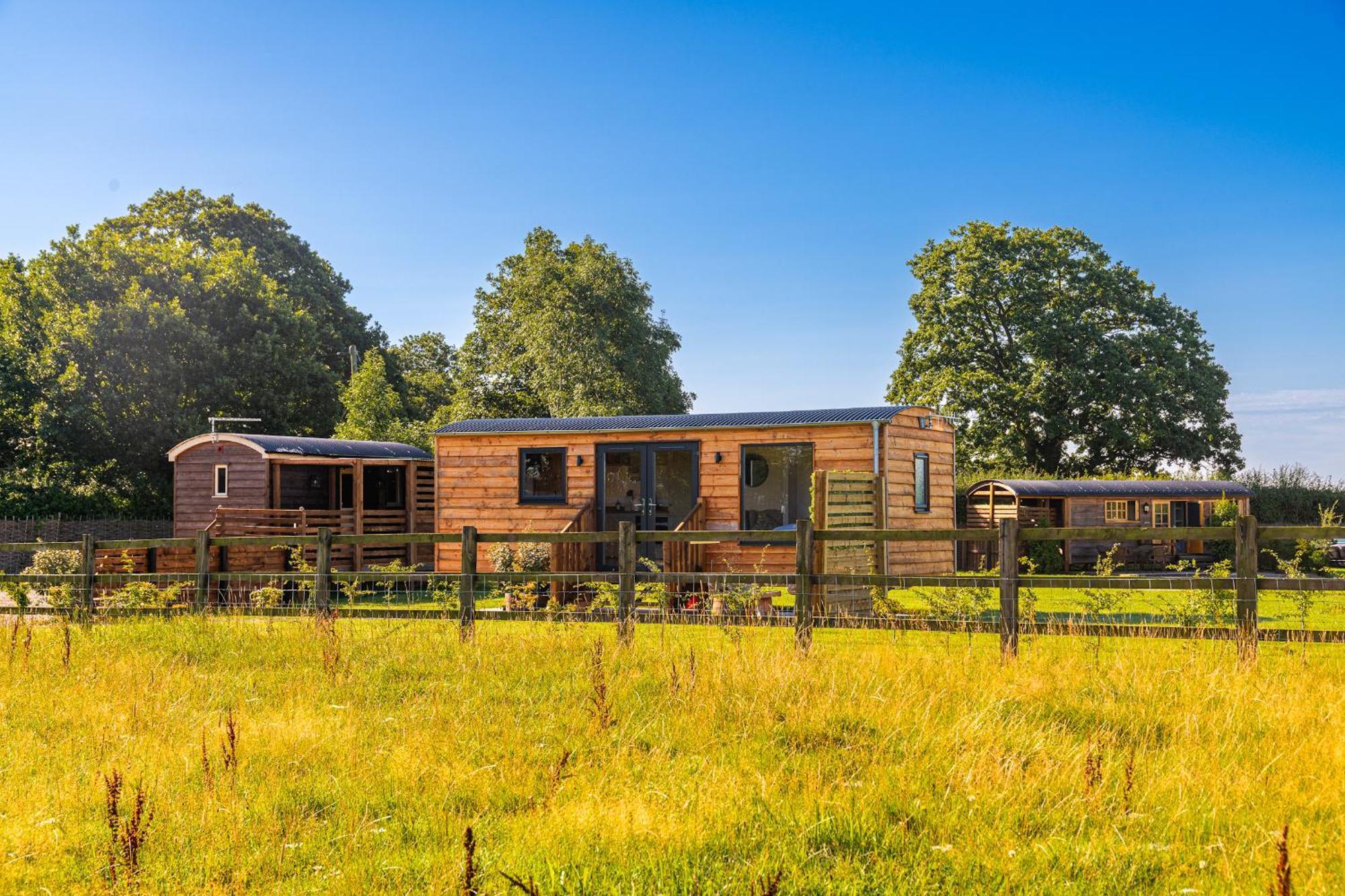 Отель Abberley Shepherds Hut - Ockeridge Rural Retreats Wichenford Экстерьер фото